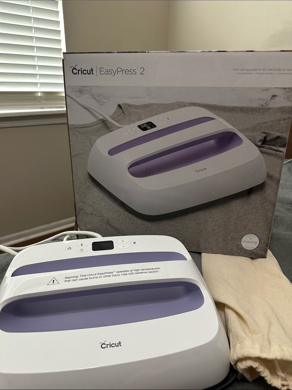 Cricut EasyPress 2 Heat Press - White & Lavender Accents